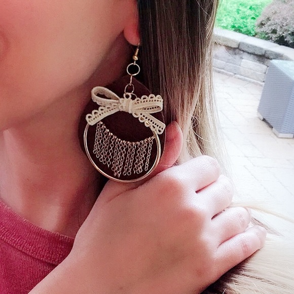 Handmade “put a bow on it” Earring - Picture 7 of 7